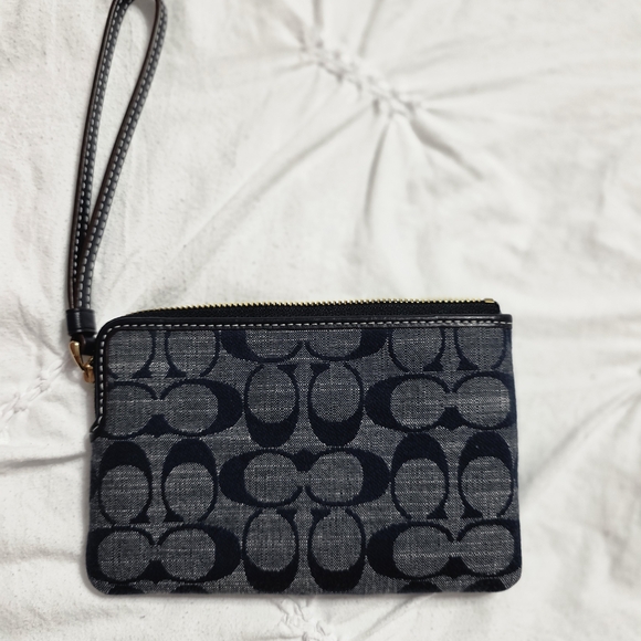 Coach Navy and Black Signature Wristlet. Like New Condition! - Picture 2 of 2